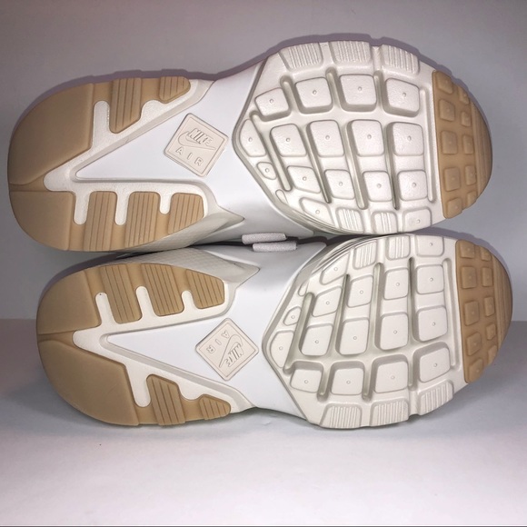 Nike Air Huarache City Desert Sand Running Shoes - Picture 7 of 8